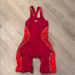 Speedo women’s Fastskin LZR Intent Open Back Kneeskin. Size 28
